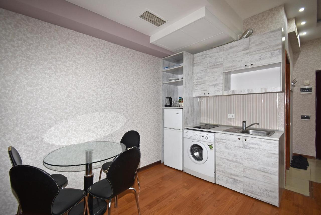Armenak Apartment No 8, Abovyan Street Ереван Екстериор снимка