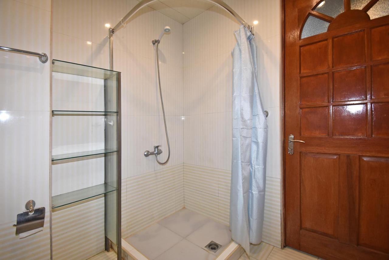 Armenak Apartment No 8, Abovyan Street Ереван Екстериор снимка
