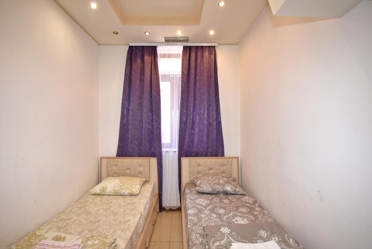 Armenak Apartment No 8, Abovyan Street Ереван Екстериор снимка